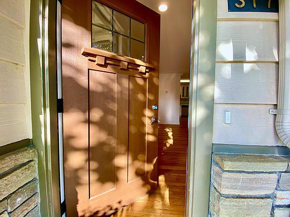 5th image of 317 Orchard Ave