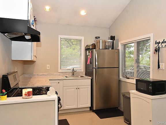 2nd image of 38 Balaton Avenue