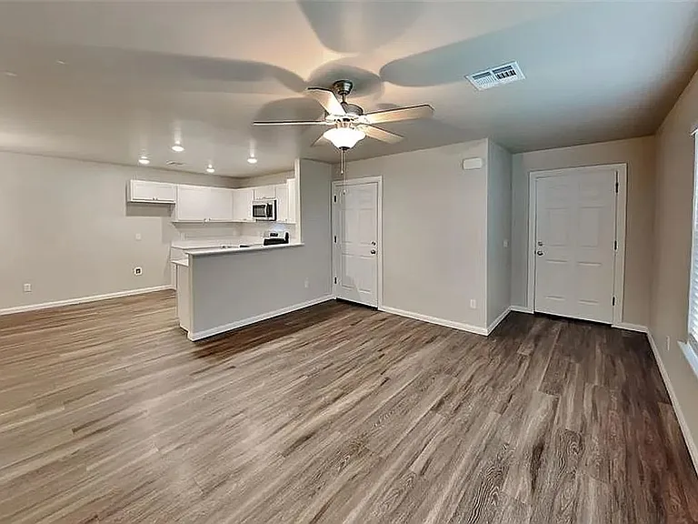 1104 Ashton Ln — Photo 17