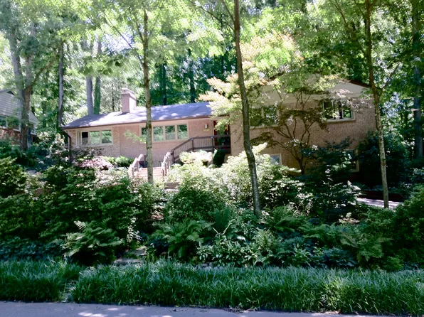 6423 Cavalier Corr, Falls Church, VA 22044