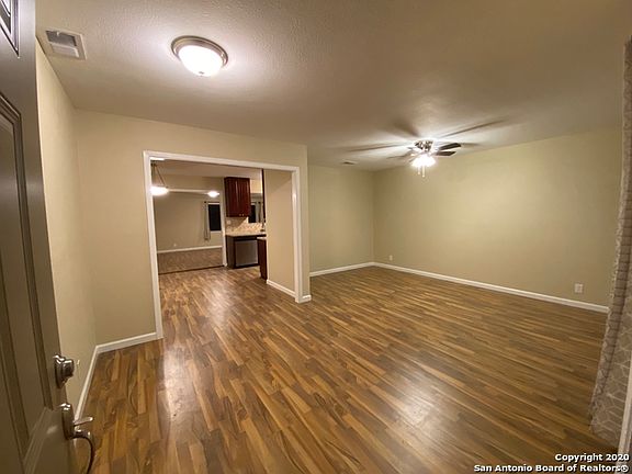 4th image of 3818 Crossette Dr