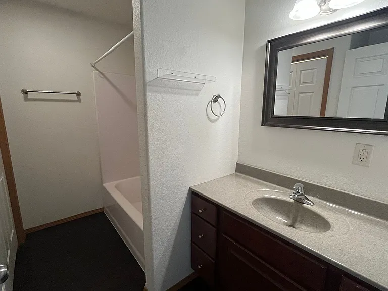 505 16th Ave NE #6 — Photo 14