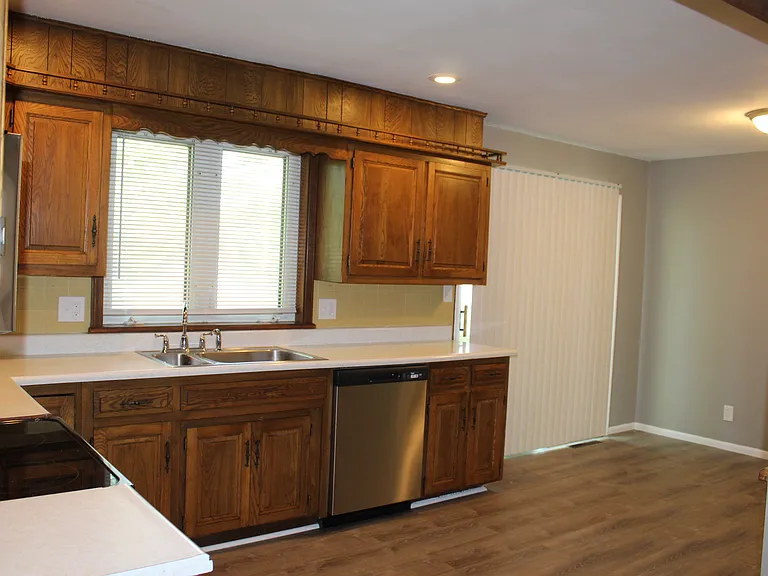 9310 Manchester Ave — Photo 2