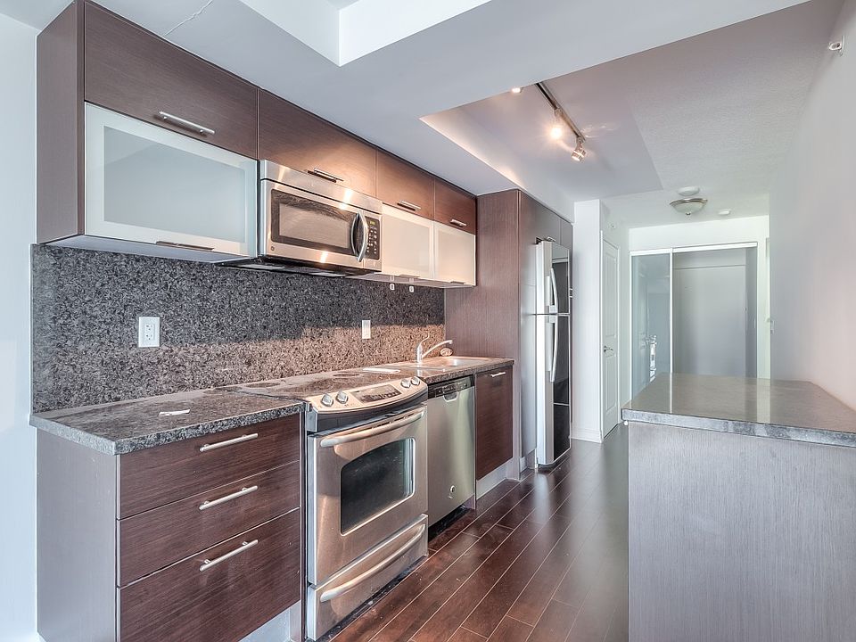 1st image of 386 Yonge St #1816