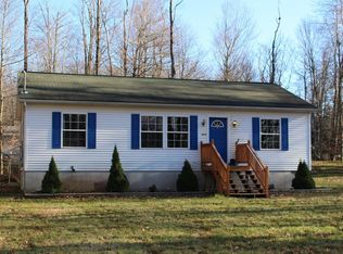 1079 Beaver Run Rd, Newfoundland, PA 18445