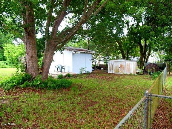 4th image of 28 Woodlake Dr