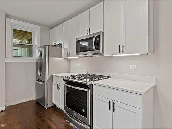 5th image of 4235 N Leavitt St