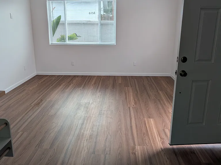 6127 Auckland Ave — Photo 2