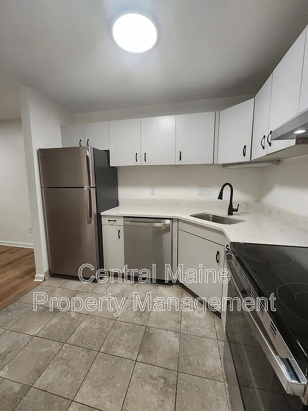 2 bed, 1.0 bath, $1,650 — Photo 4