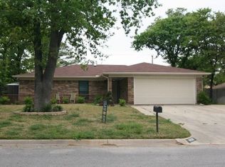 829 Timberoaks Dr, Azle, TX 76020