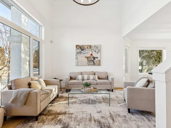 5 McKenzie Lake Point SE, Calgary, AB T2Z 1L7