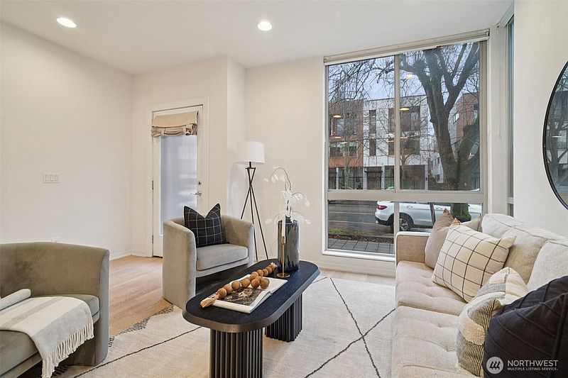 3rd image of 3817 B California Avenue SW