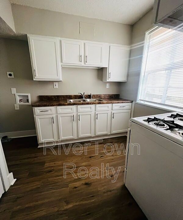 1st image of 1752 Brown Ave