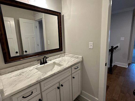 3rd image of 116 Perth Ct