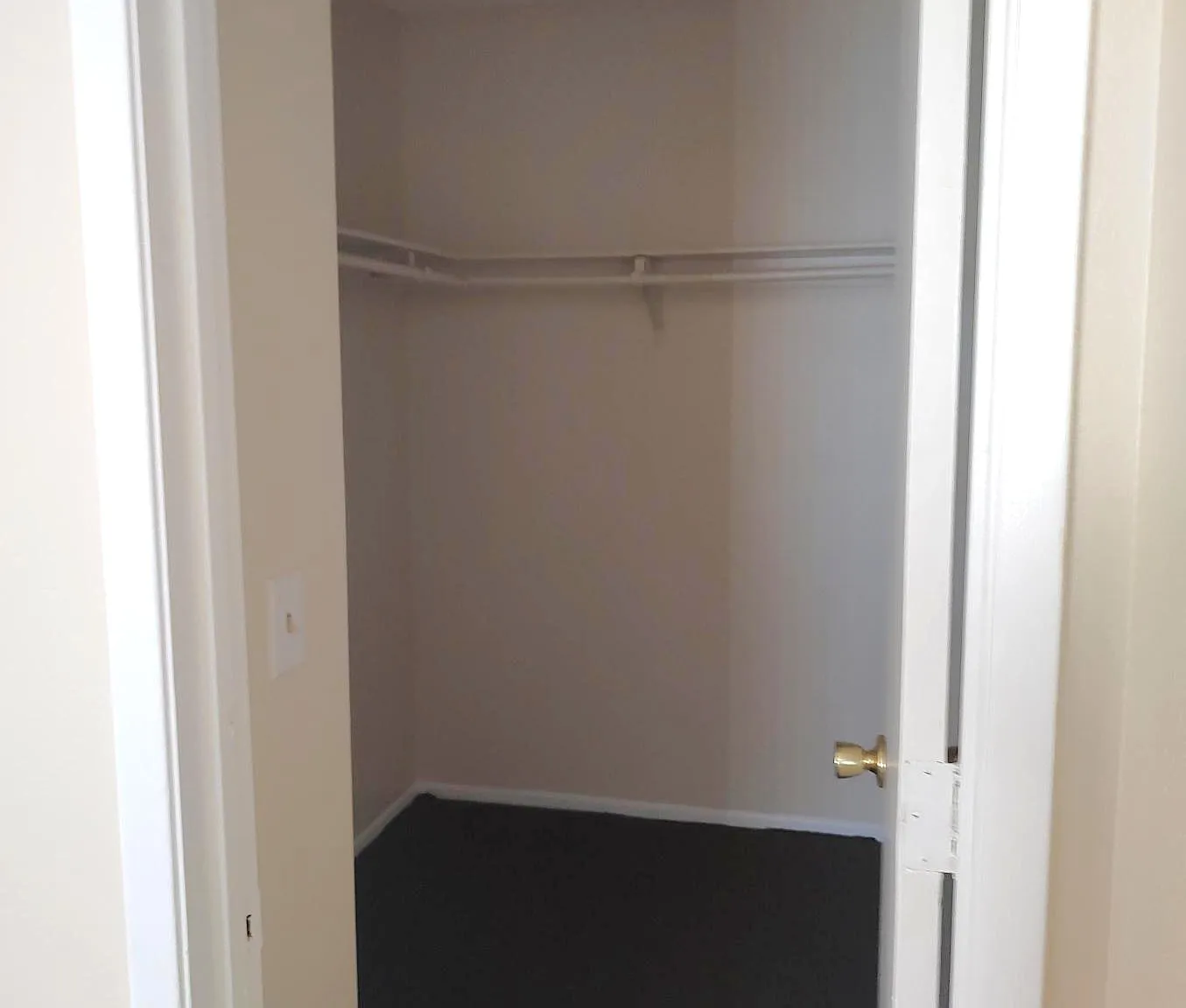 Broadway Apartments — Photo 4