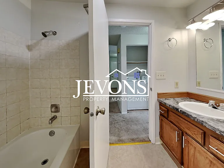 5017 S Orchard St #D — Photo 11