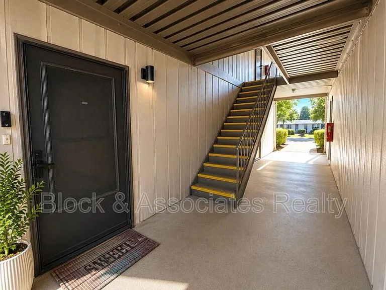 2260 Sunderland Rd #84W — Photo 10