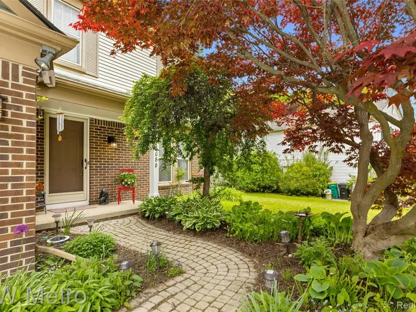 35088 Bunker Hill Dr, Farmington Hills, MI 48331