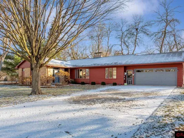 2013 Roe Crest Dr, North Mankato, MN 56003