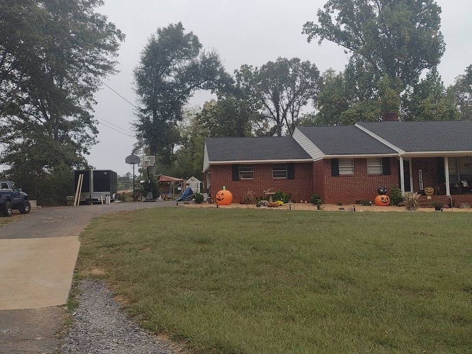 2nd image of 183 W Pine St