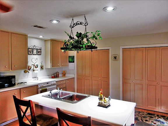 3rd image of 3875 Heatherwood Dr