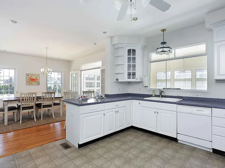 111 York Ave — Photo 13