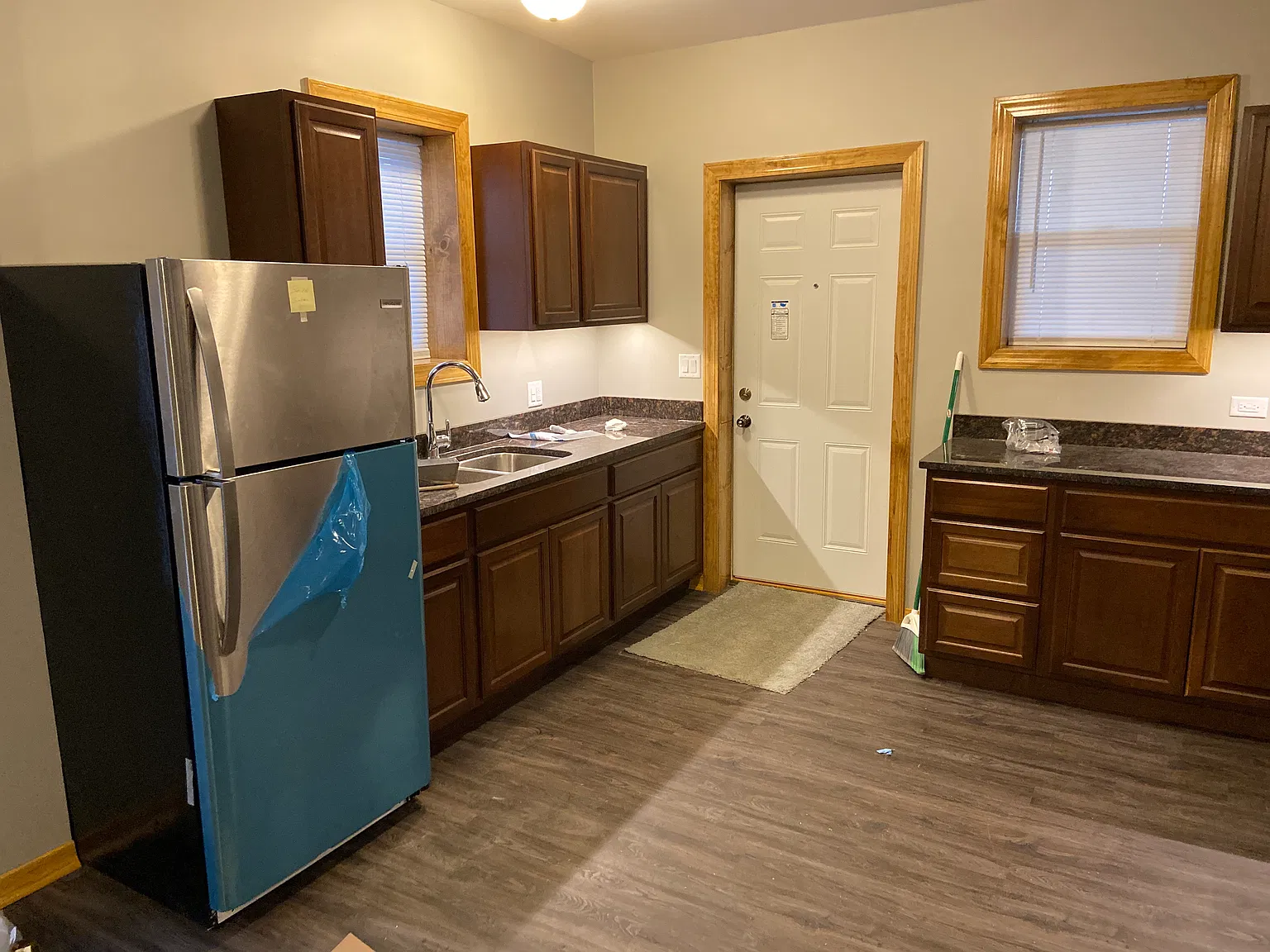 3 bed, 1200 sqft, $1,550 — Photo 1