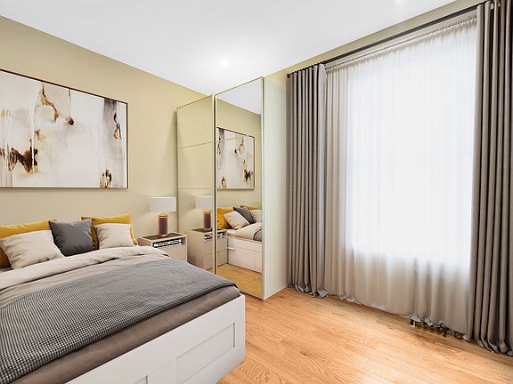 4th image of 4240 Broadway #40