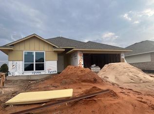 909 Dusky Valley Ln, Chickasha, OK 73018