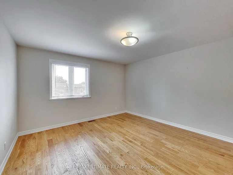 19 Glenora Ave #UPPER — Photo 18