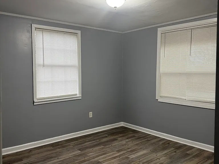 556 Robinhood Rd — Photo 9