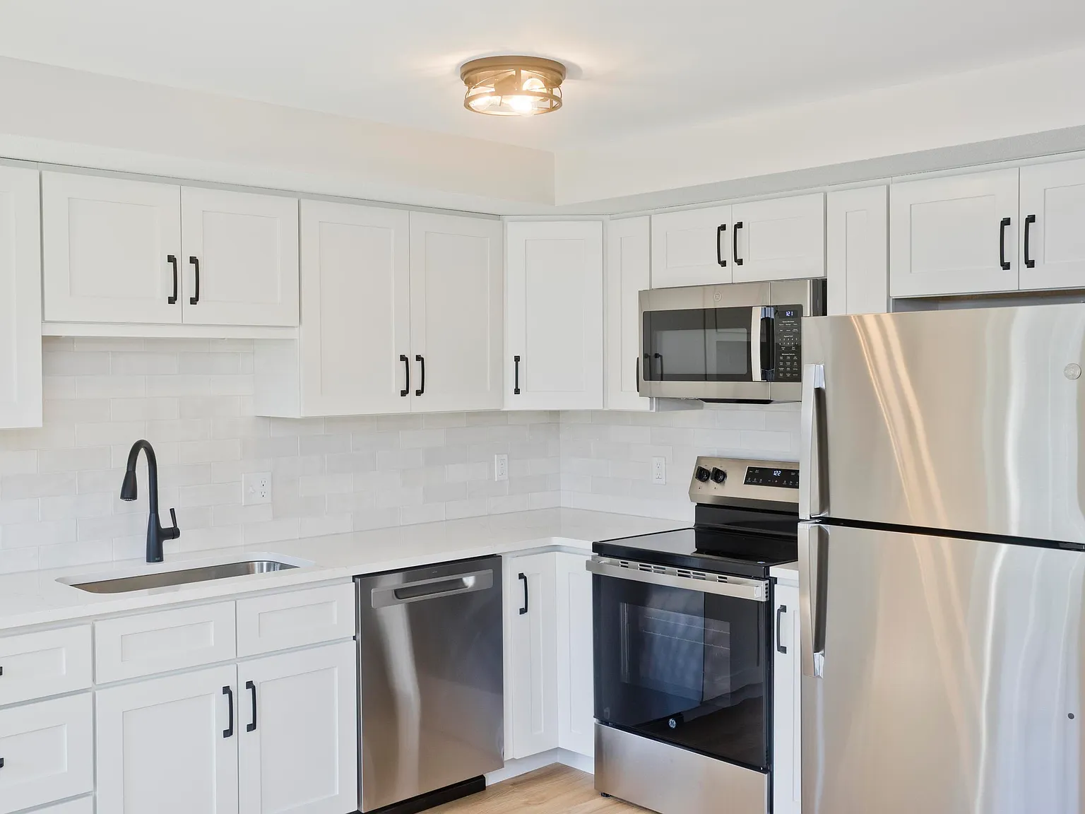 2 bed, 1.5 bath, 1100 sqft, $1,950 — Photo 2