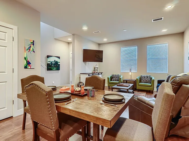 4722 N Kittredge St #2 — Photo 7