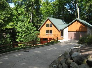 4084 Stone Creek Dr, Erie, PA 16506