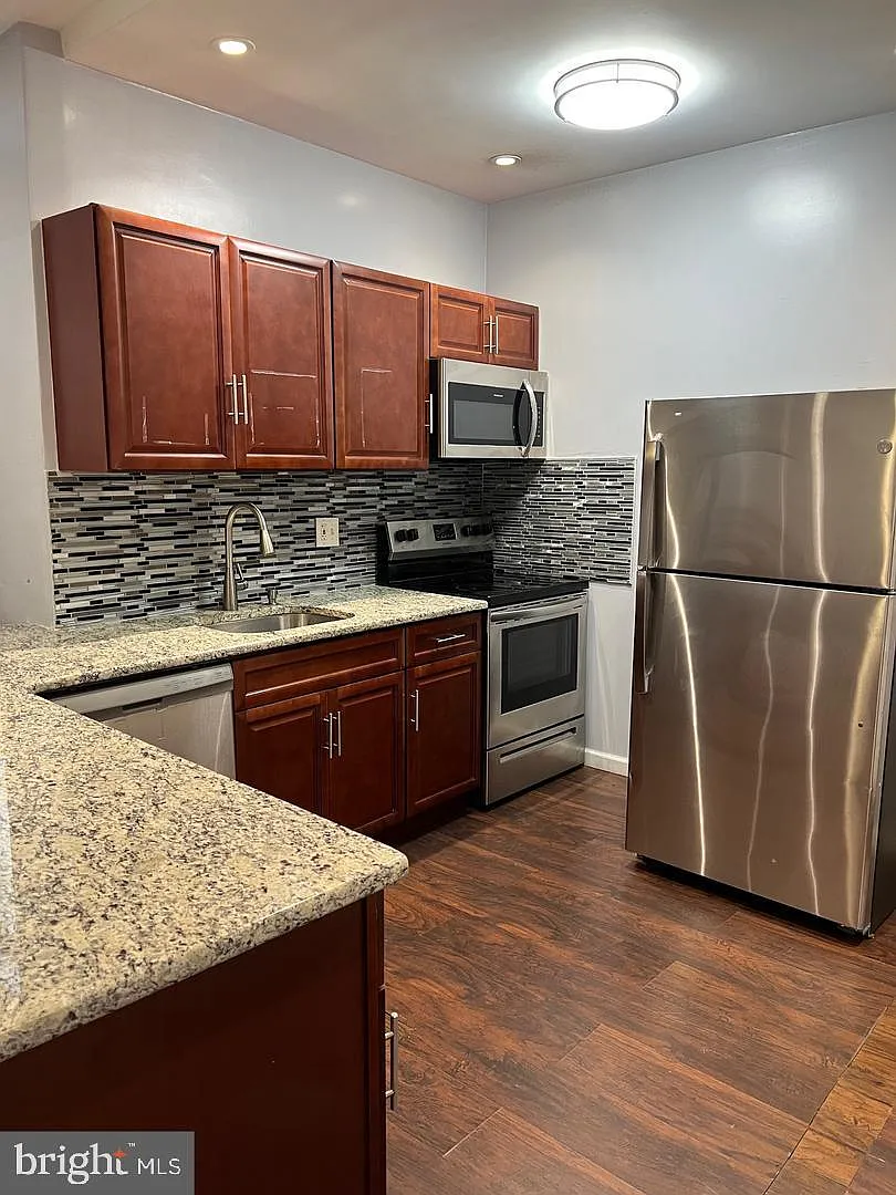 2 bed, 2000 sqft, $1,350 — Photo 1