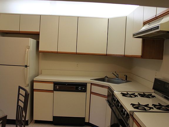 3rd image of 134 Robertson Way #7002