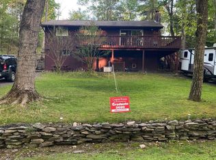 648 Rimrock Rd, Bartonsville, PA 18321