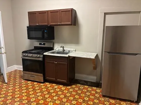 803 Woodlawn St — Photo 3