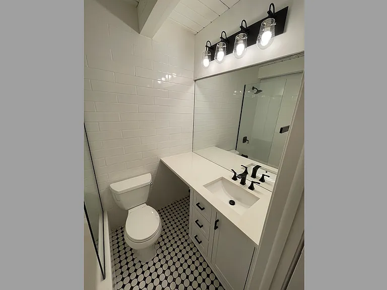 4855 N Hermitage Ave #6 — Photo 8