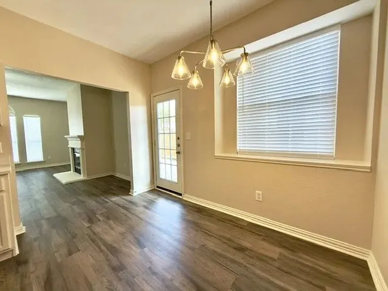 4425 Park Creek Ct — Photo 7