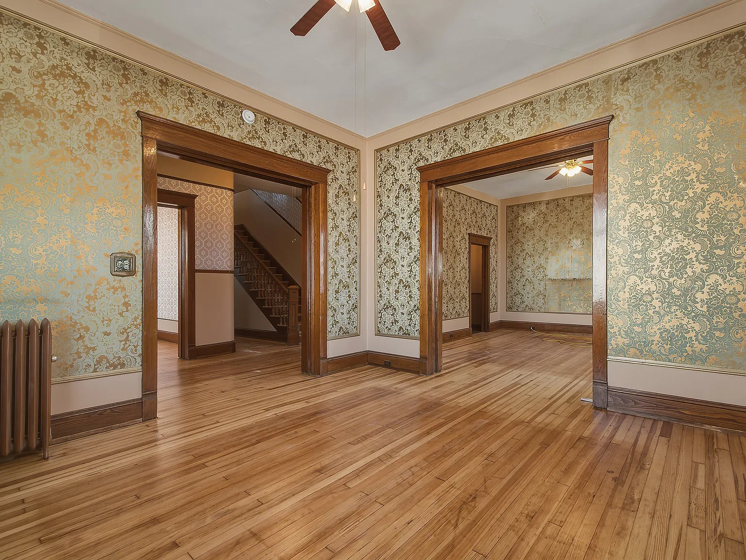 6 bed, 1.5 bath, 2500 sqft, $2,200 — Photo 4