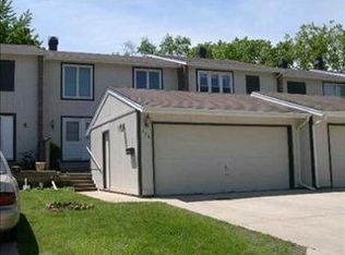 230 Pinewood Ln, Bloomingdale, IL 60108