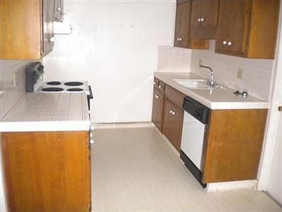 2nd image of 7010 Inglewood Ave