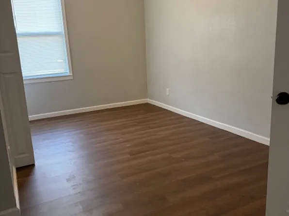 407 W Wea St #B, Paola, KS 66071