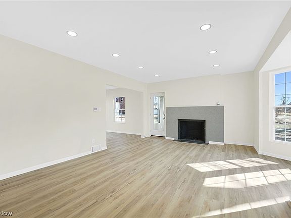 2nd image of 8612 W Moreland Rd