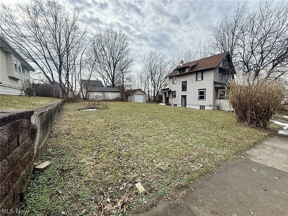 2nd image of 26 Brighton Dr