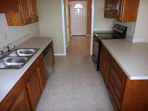 4th image of 468 Matterhorn St