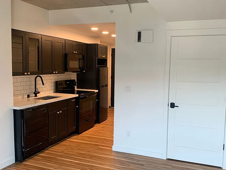 Woodworth Apartments | Vibrant & Luxurious Living in Capitol Hill — Photo 24
