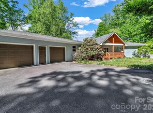 125 Winding Ridge Rd, Fairview, NC 28730