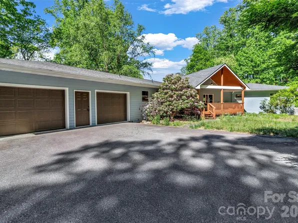 125 Winding Ridge Rd, Fairview, NC 28730